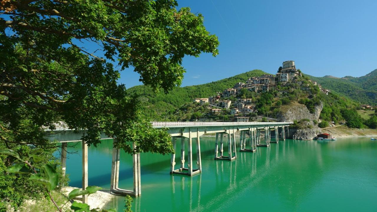 La Terrazza Sul Lago Turano กาสเตล ดิ ตอรา ภายนอก รูปภาพ