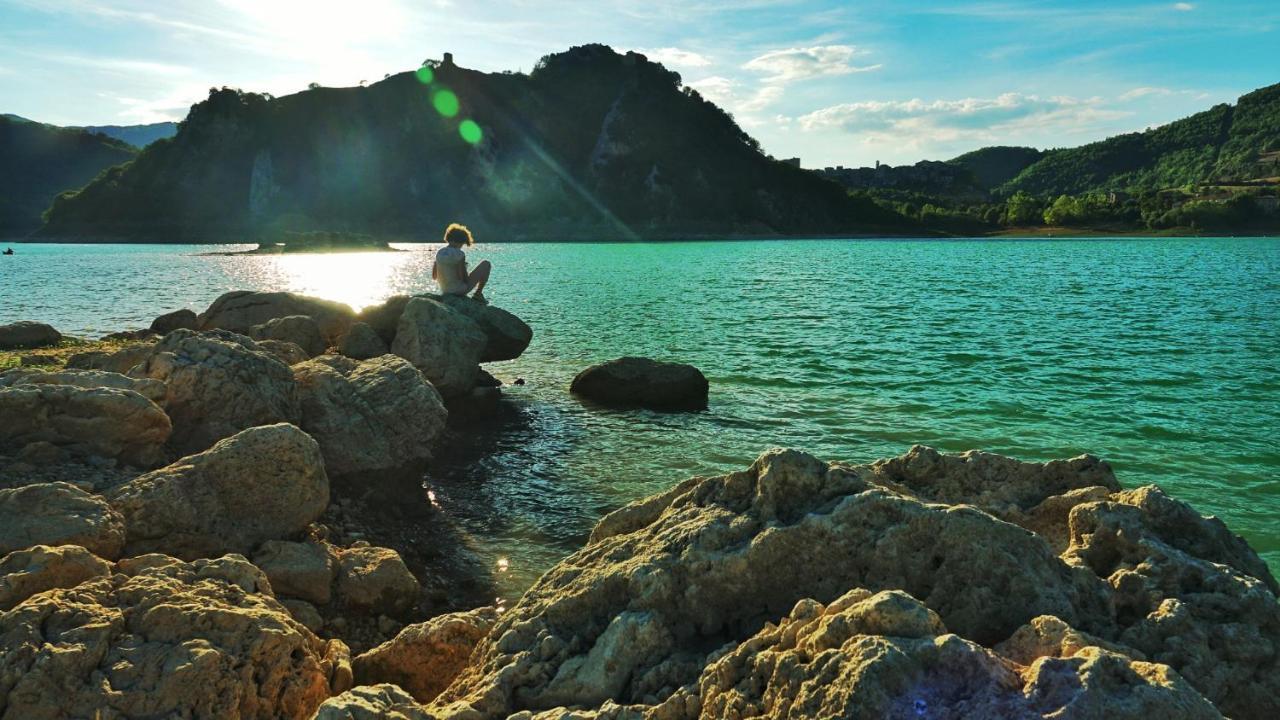 La Terrazza Sul Lago Turano กาสเตล ดิ ตอรา ภายนอก รูปภาพ
