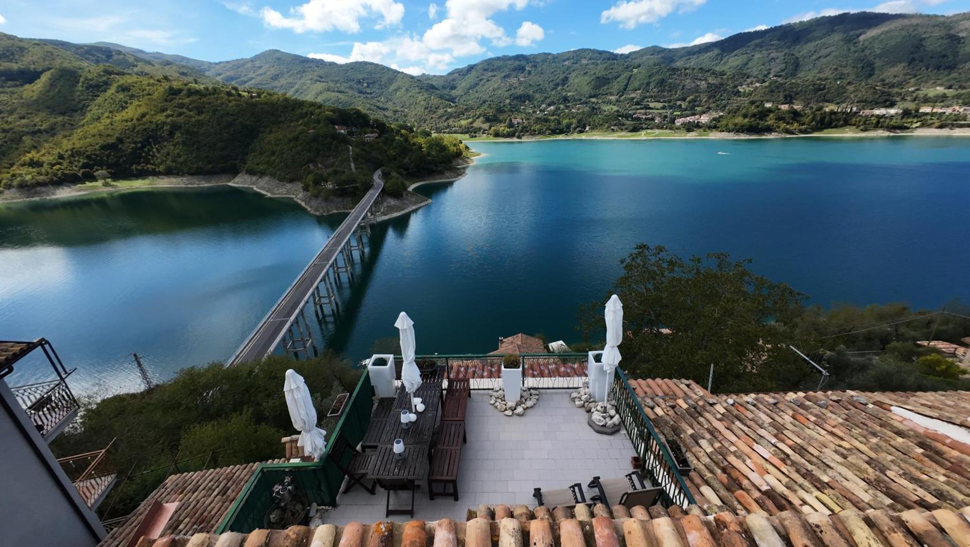 La Terrazza Sul Lago Turano กาสเตล ดิ ตอรา ภายนอก รูปภาพ
